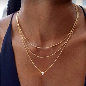 Elegant Gold Layered Necklace Q632